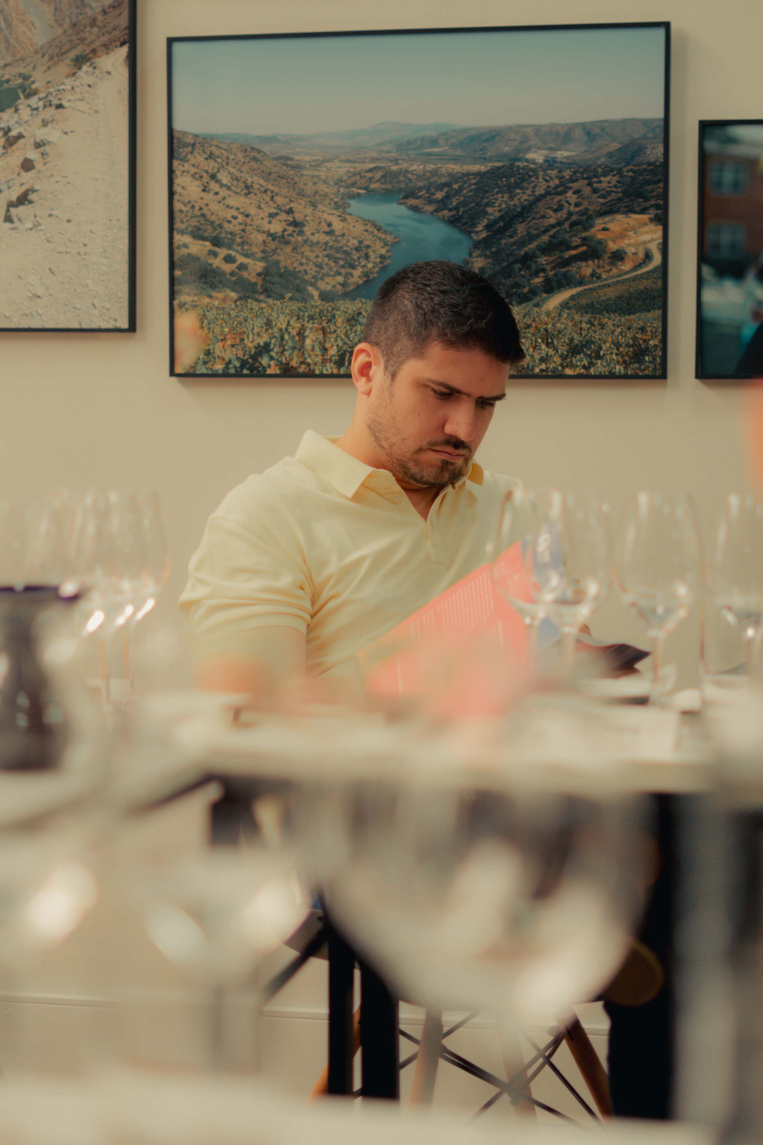 Taças de vinho em degustação